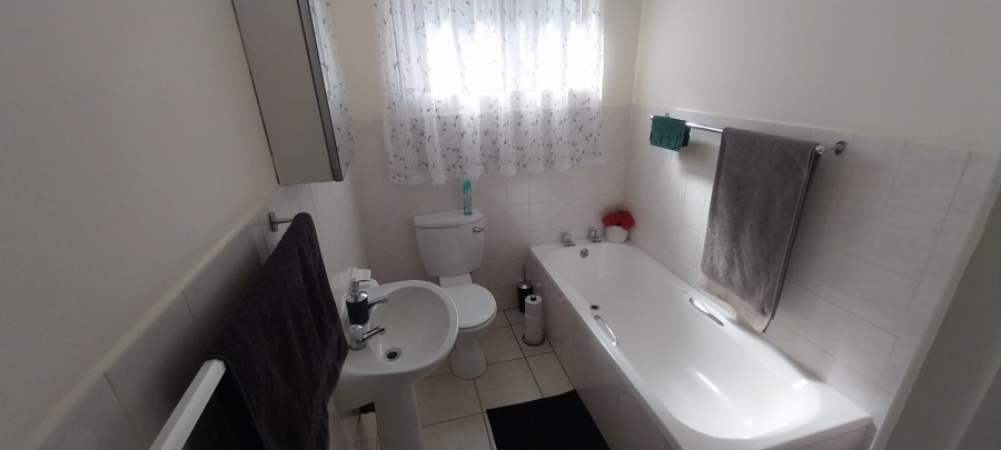 To Let 3 Bedroom Property for Rent in Gonubie Eastern Cape